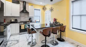 4BR Historic Victorian Townhouse with BBQ & Yard - Image 5