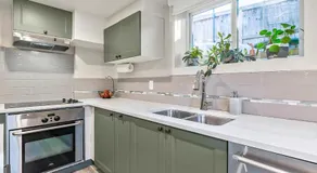 Bright & Cozy Central Retreat - Image 4