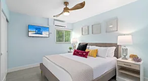 Sea Coast - Pet Friendly, Located in Siesta Key Village, Steps to Siesta Key Beach! - Image 2