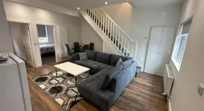 Modern design residence - Image 2