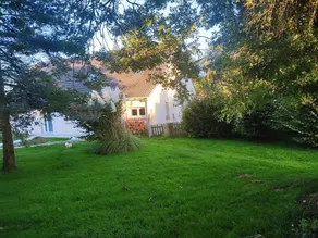 Au pied de la colline - Image 3