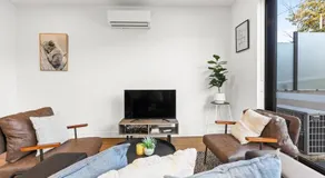 Domi Rentals - The Balaclava Apartment - Image 2