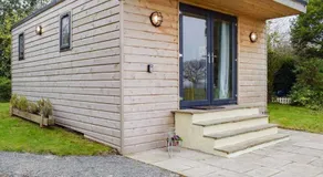 Secluded Log Cabin in beautiful private gardens - Image 3