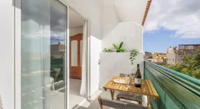 Sunlit Modern Stay - Image 4