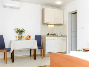 Guest House Rooms Rose - Studio mit Terrasse - Image 3