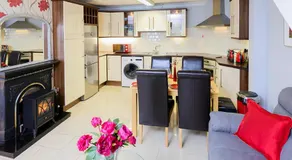 Henry Court Townhouse - Image 3