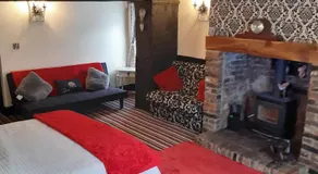 The Saracens Head Old Lounge - Image 2
