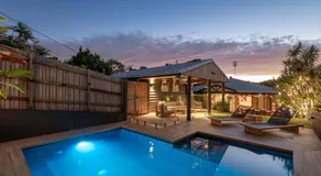 Holiday Home at Sunshine with Pets and HEATED POOL - Image 2