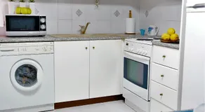 Stella's Home in Koronos - Image 4