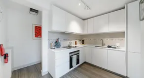 Charming 1-Bed Victorian Flat & Roof Terrace, Clapton - Image 2