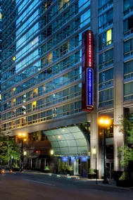 SpringHill Suites Chicago Downtown/River North - Image 3