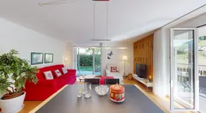 Family ski oasis with mountain view - Image 2