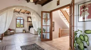 Aloni House - Spacious secluded villa with pool, up to 10 guests - Image 3