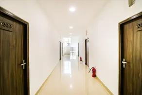 OYO 71011 Awadh Palace - Image 2