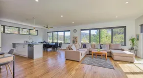 The Gorge Townhouse, stunning home & location! - Image 4