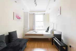 Euston City Suites Apartments - Image 4