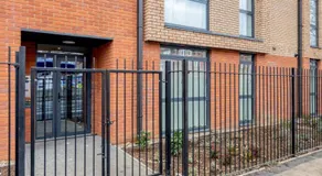Watford Cassio Deluxe - Modernview Serviced Accommodation - Image 5