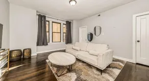 2 BR Apt Near U Chicago Campus & the Lakefront! - Image 2