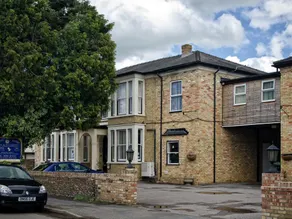 Olivers Lodge Hotel - Image 2