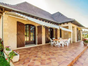 Lovely Villa in Condat-sur-Vézère with Swimming Pool - Image 2