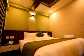 Zubis Inn Hotel - Image 1