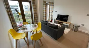 Pearl Bay - One bedroom Luxury Apartment in St Albans - Image 2