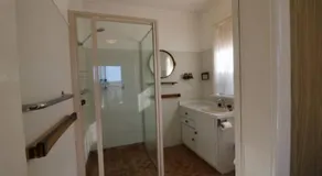 Osborne House - 4 Bedroom - Image 2