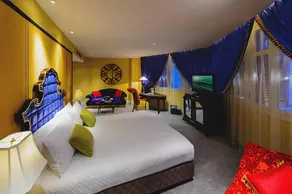 The Scarlet Singapore - Image 3