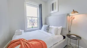 Light-Filled Back Bay 1 Bedroom Apartment - Image 2