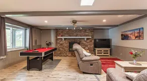 The Flo's House - Image 3