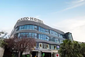 Black Hotel - Image 3