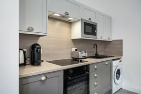 1-Bed Ground Floor Flat with Sofa Bed in Alexandria - 10 mins to Loch Lomond - Long Stays Welcome - Image 5