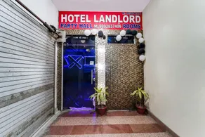 Hotel Landlord by OYO Rooms - Image 5