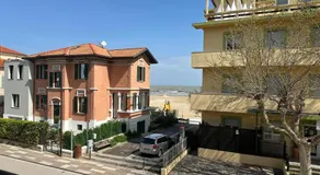 Beach House Holiday Apartments - Image 5