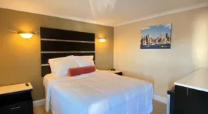 Relax Inn North Babylon - Image 2