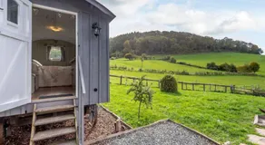 Ewe Retreat Shepherds Hut - Image 4