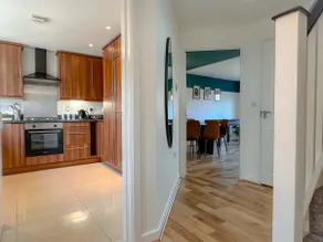 Perfect Booking | 3 Bed Home in Central Bracknell - Image 3