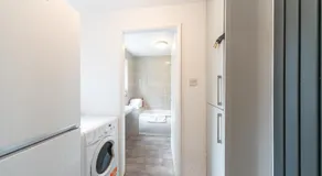 3 bedroom Shalom Sleeps 5 - Ideally Located in Hull- 2 Mins walk to Vibrant Newland Ave - Image 4