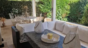 Spacieuse villa entièrement équipée avec jacuzzi, terrasse et jardin | Vue jardin | Parfaite pour le travail à distance - Image 4