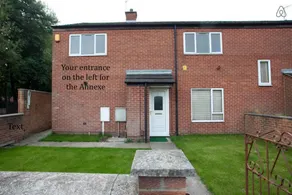 Garden house Self contained Annexe - Image 4