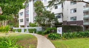 Spacious 3-Bed Apartment in the Heart of St Ives - Image 4
