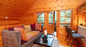 Large Luxury Log Cabin Getaway - Image 2