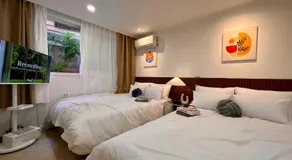 Sunny Stay - Image 2