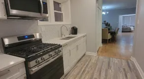 Beautiful Big 3 bedroom Quiet Apt near downtown - Image 1