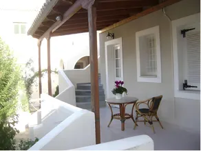 Theo Studios & Apartments - Image 5