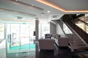 Higher Hotel - Image 3