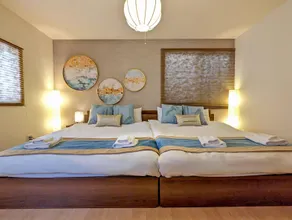 Tsukiyume Kan - Entire Private House, Free Parking, 10min USJ & Tennoji, Airport Direct Train, Family Group Sleeps 8, 和モダン貸切一軒家 ユニバーサルスタジオ - Image 1