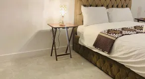 Deluxe En suite Bedroom with free on site parking - Image 2