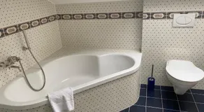 Gemütliches Zimmer mit großem Bad - Image 3