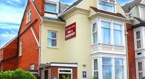 Harlequin Guest House with parking - Image 3